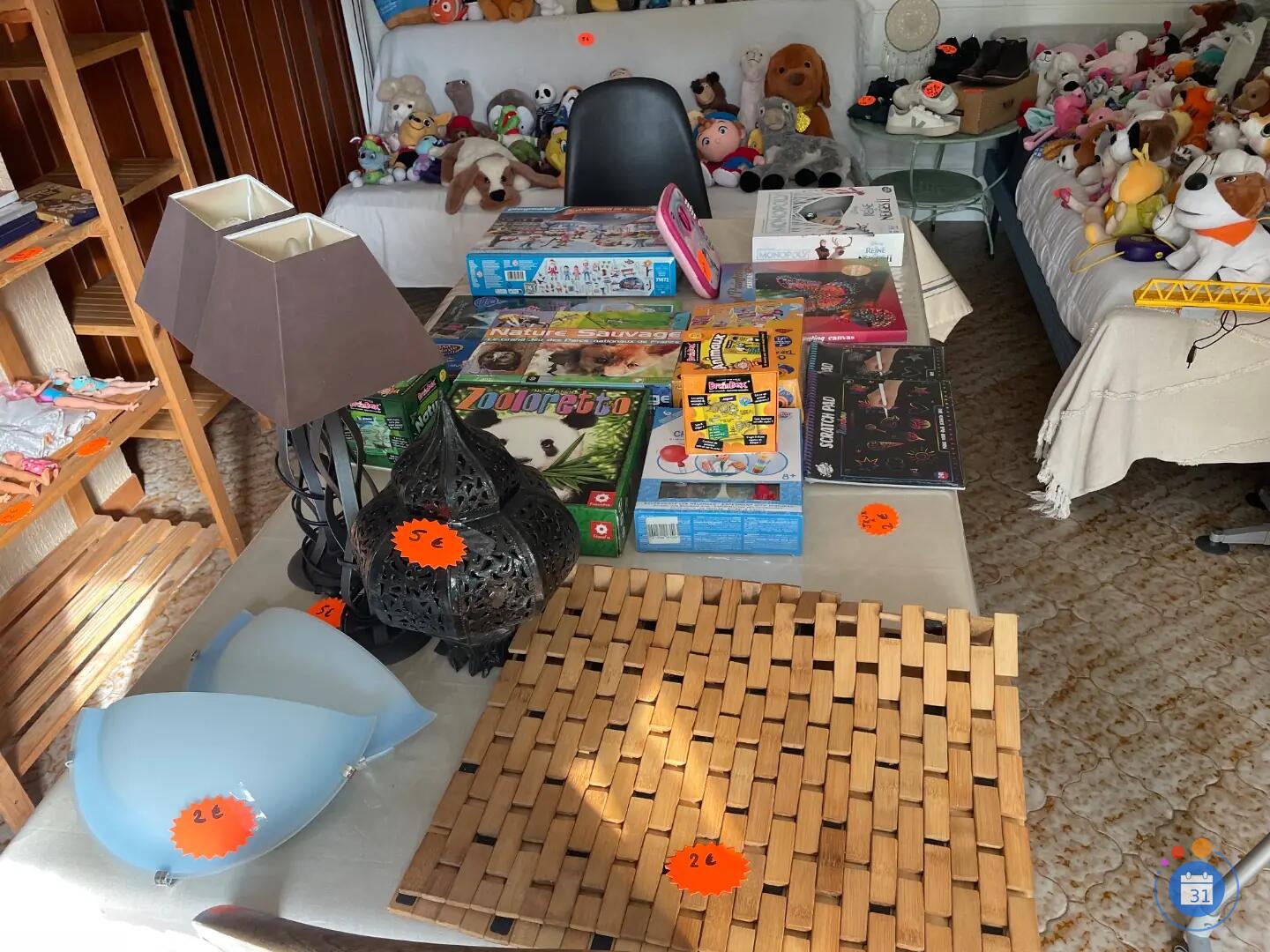 Image Jouets et dressing enfant montagne de peluches, déco et dons (photo 1)