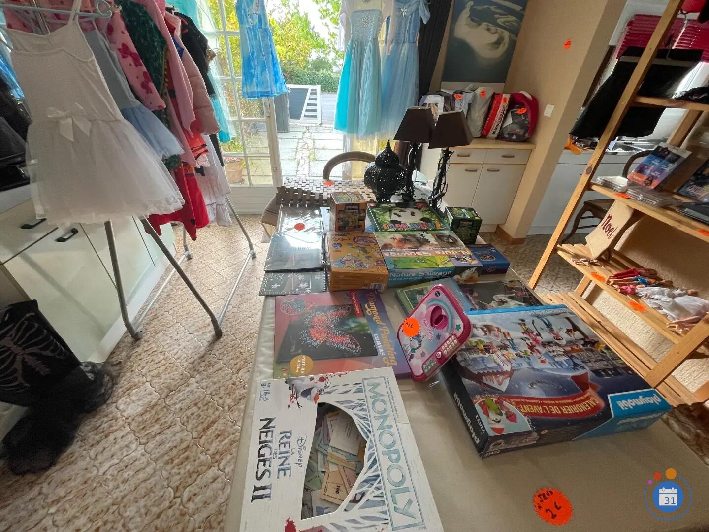 Image Jouets et dressing enfant montagne de peluches, déco et dons (photo 2)