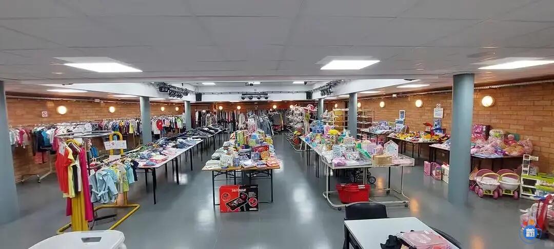 Image Bourse aux vêtements enfant et adulte, jeux, puericulture, livres, sacs, chaussu (photo 2)