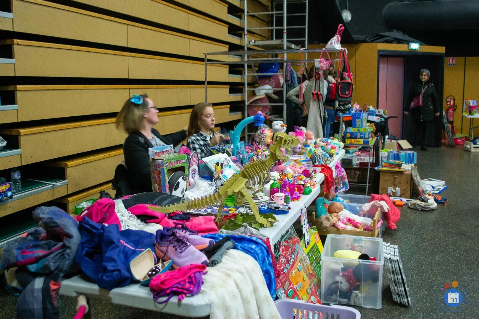 Image Vide grenier jeux jouets, livres et materiel enfance (photo 2)