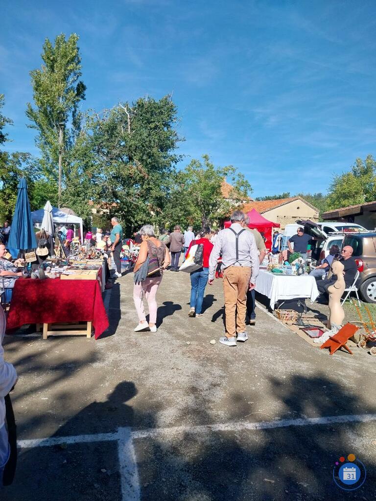 Image VIDE-GRENIER et exposition de véhicules anciens et MOTOS (photo 1)