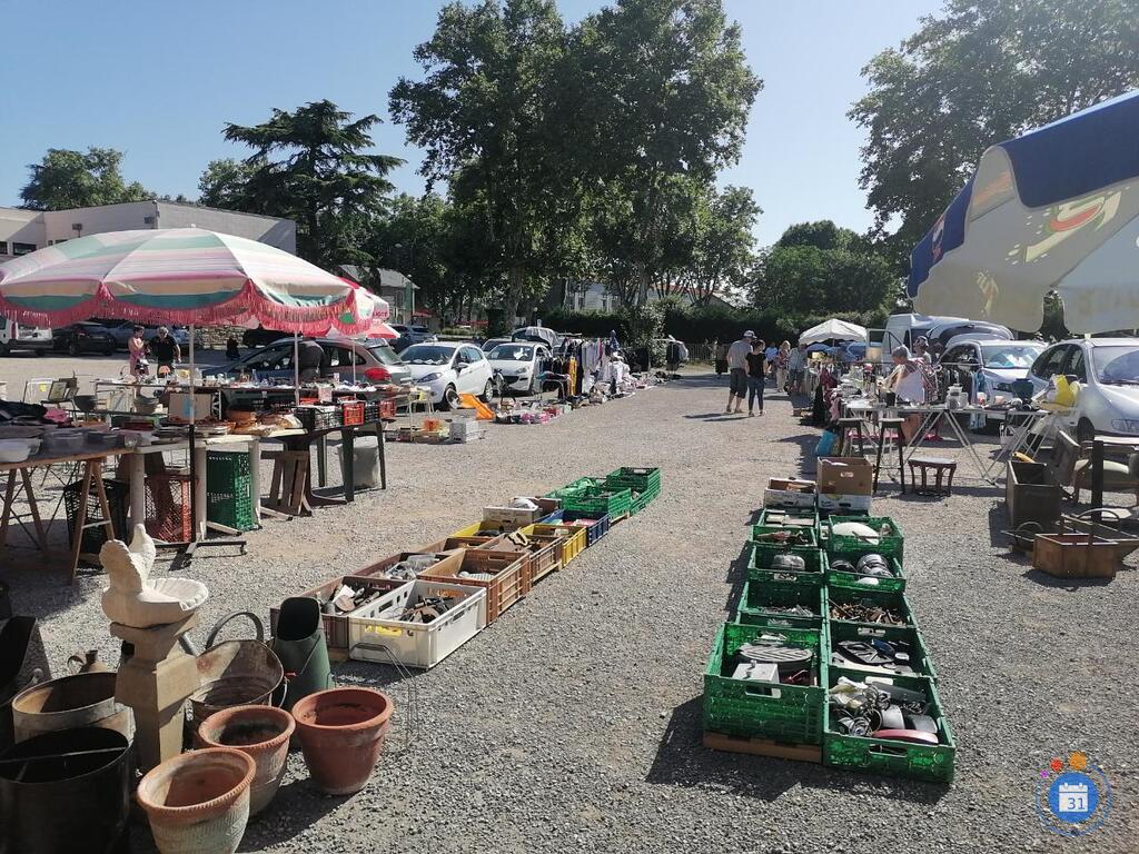 Image Vide grenier Brocante parking restaurant Casanova (photo 1)