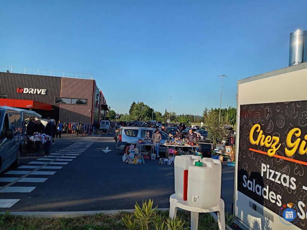 Image Vide grenier de près vacances (photo 1)