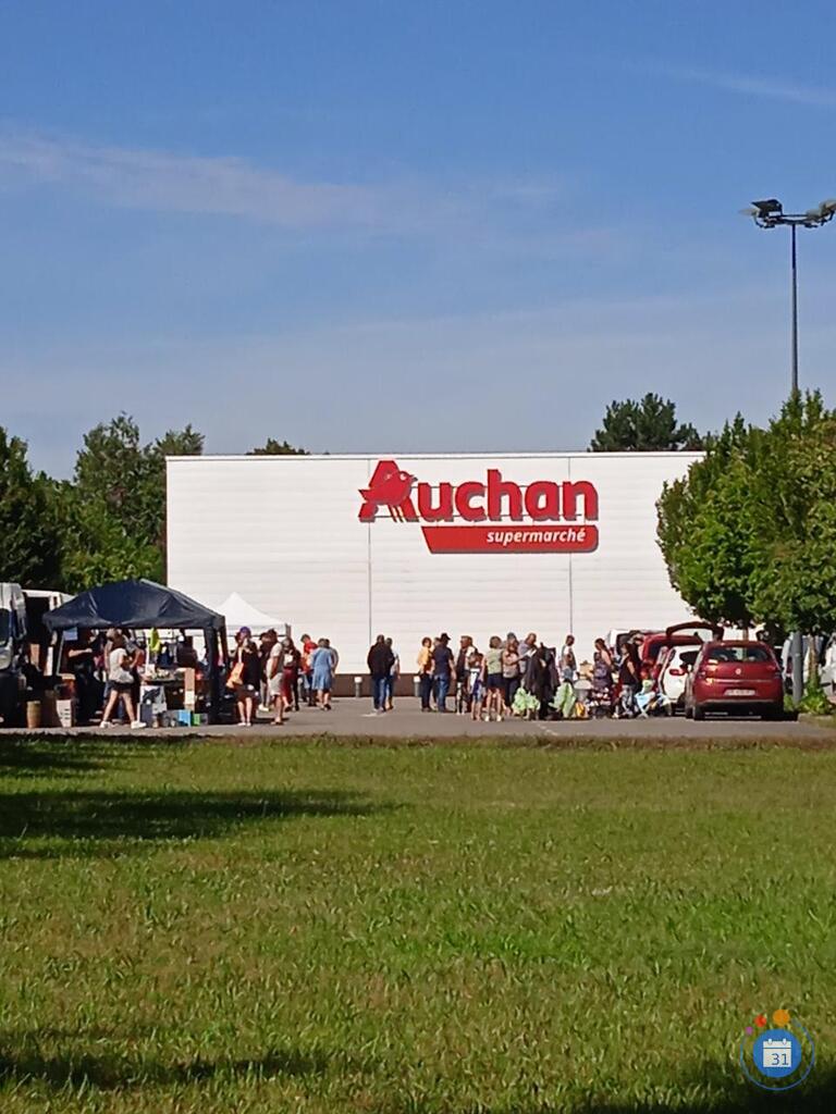 Image vide grenier, marché aux puces, brocante, vente au déballage (photo 1)