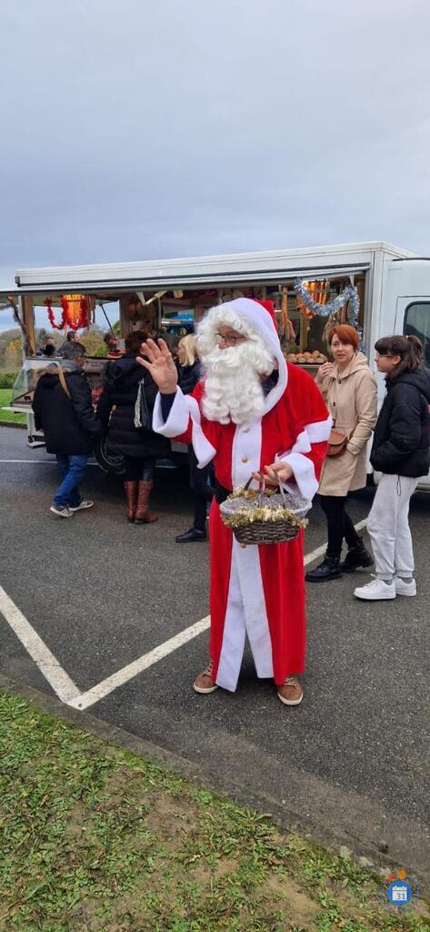 Image Grand marché de Noël de Caraman organisé par le comité des F (photo 3)