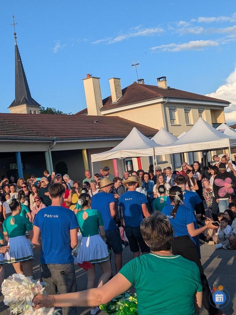 Image Vide grenier de la fête de Villette (photo 1)