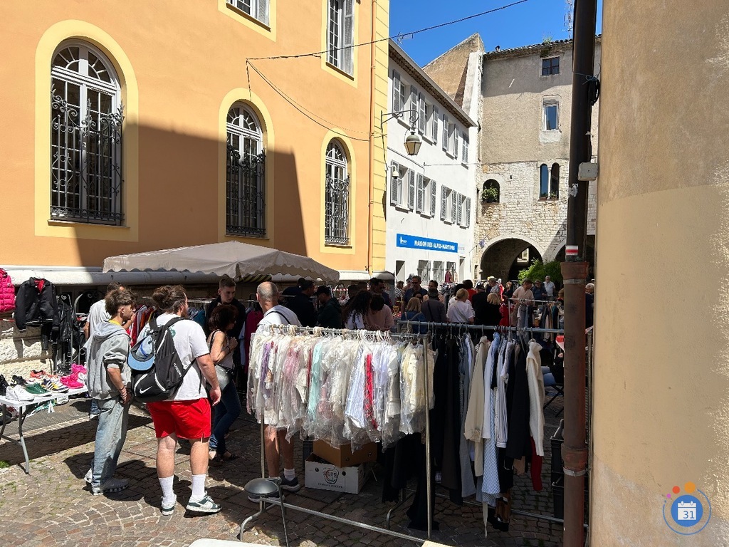 Image Grand vide Grenier (photo 1)