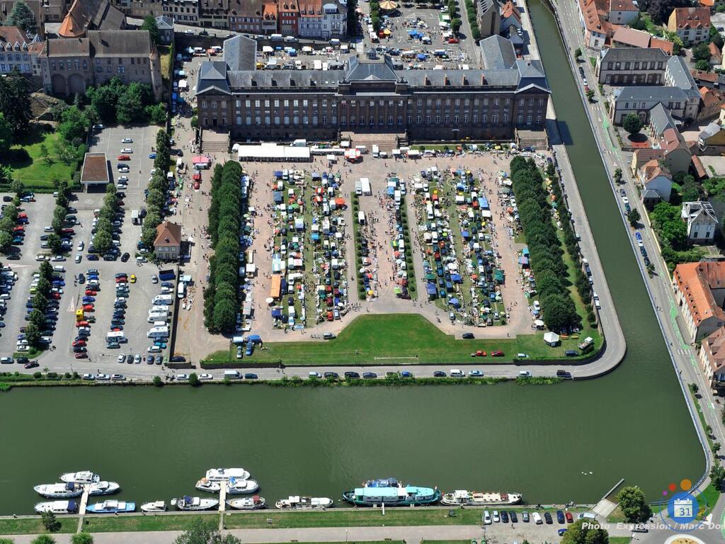 Image Grande Brocante - Puces - Vide Grenier - Parc du Château (photo 1)