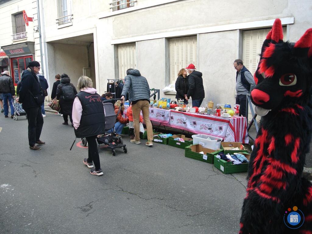 Image Vide grenier hericy notre village (photo 1)