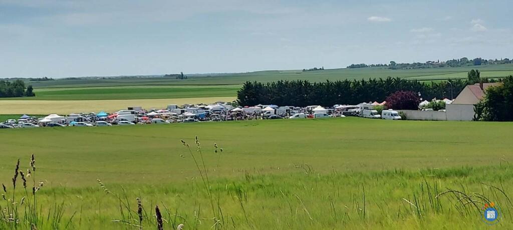 Image vide-grenier, brocante, foire à tout. (photo 1)