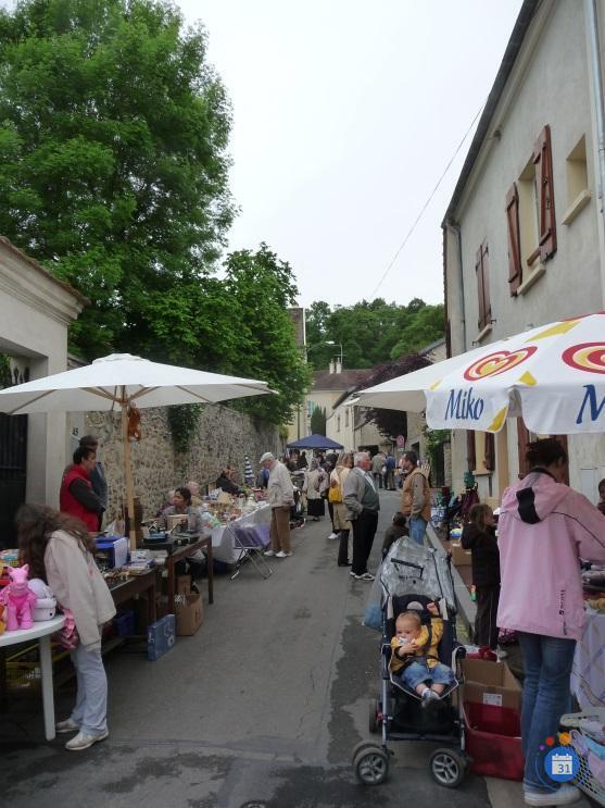 Image Vide-greniers d'Aigremont (photo 1)