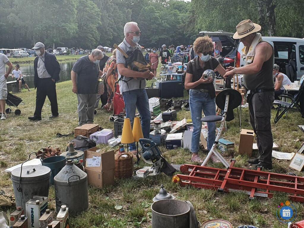 Image 27 éme marche aux puces - vide grenier (photo 1)