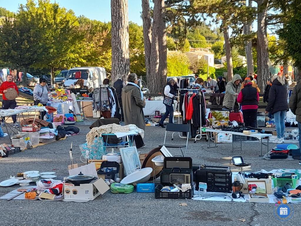 Image Vide grenier des joyeux grillons (photo 1)