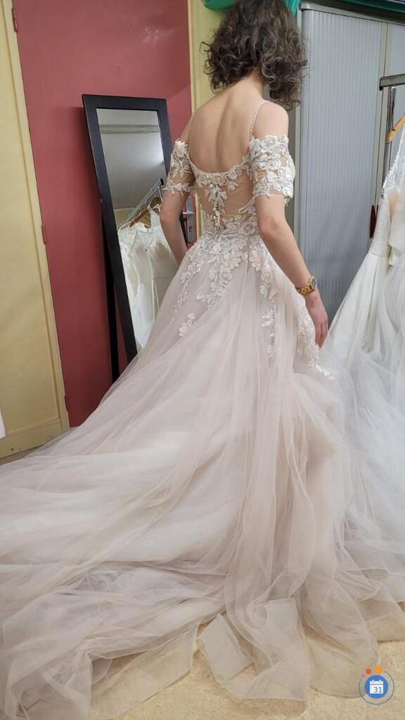 Image Boutique éphémère : robes de mariée et de cérémonie Neufs (photo 1)