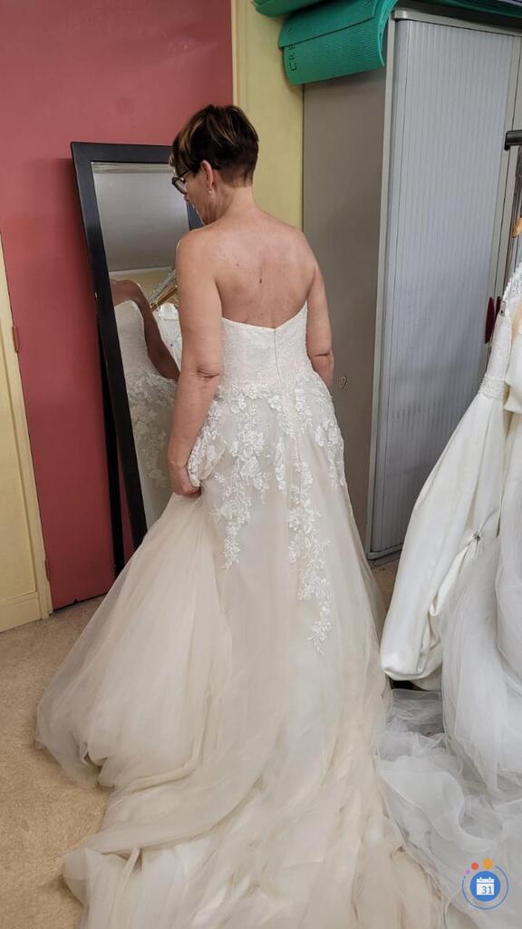 Image Boutique éphémère : robes de mariée et de cérémonie Neufs (photo 2)