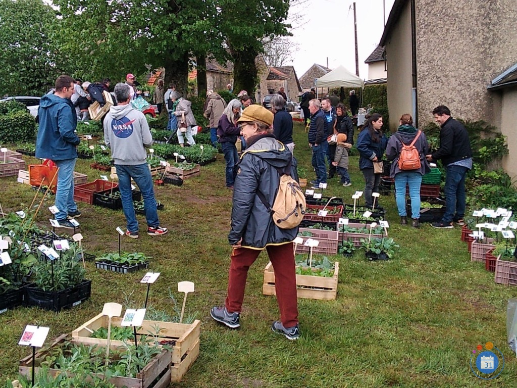 Image Vide greniers, troc et foire aux plantes. (photo 1)