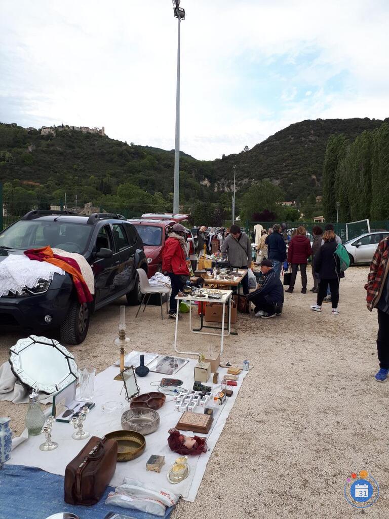 Image Vide grenier Chorale Voix des Sources (photo 1)