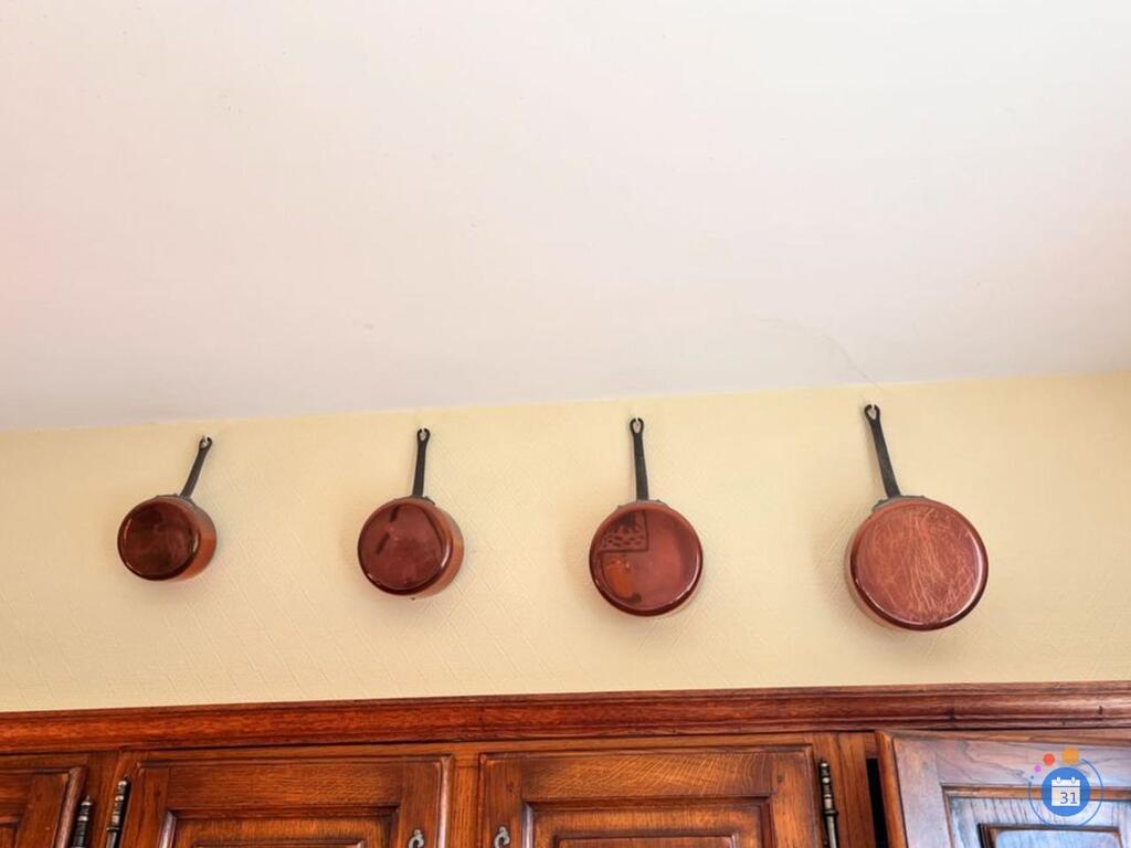 Image Vide Maison Meubles, déco, vaisselle, habits (photo 5)