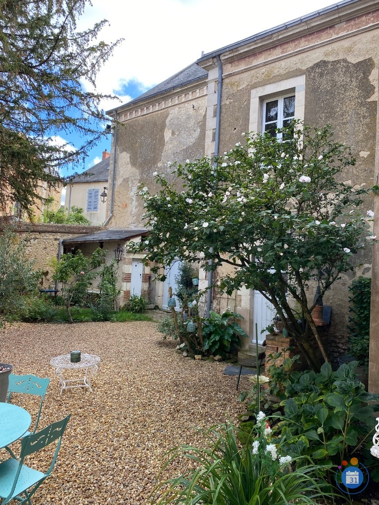 Image Vide grenier et fond de maison (photo 1)