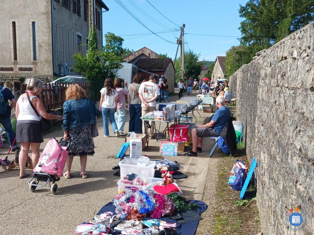 Image Vide grenier (photo 1)